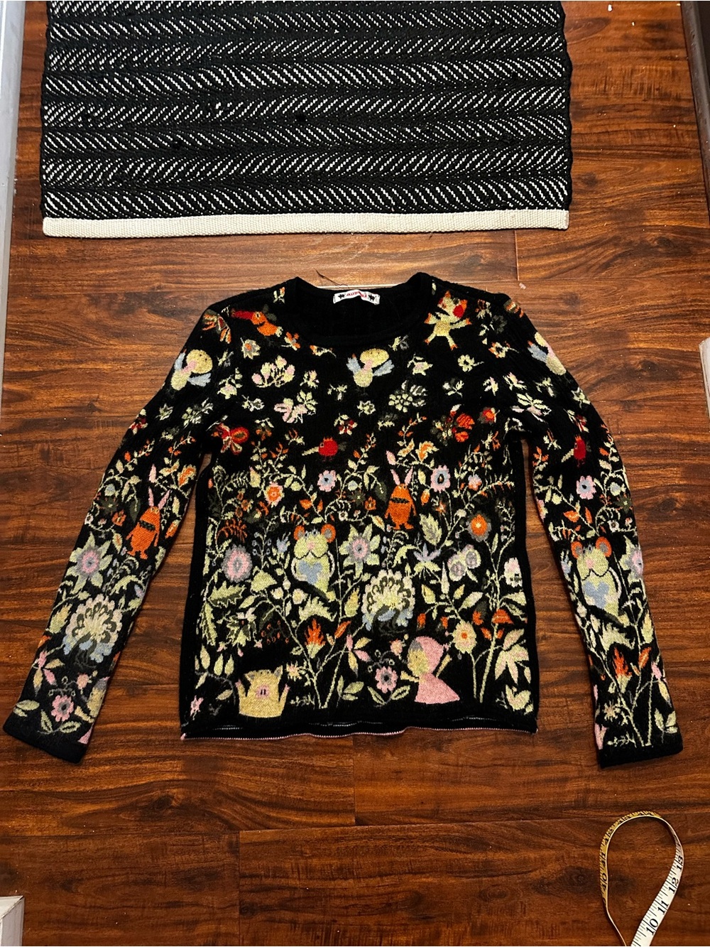 Olleborebla Black Floral birds 100% wool Sweater S